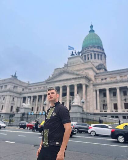 Anton Nefedechev, de 38 años, es un empresario que vino a la Argentina y decidió armar en el país un club de raíces rusas; "nuestro objetivo es llegar a competir en el sistema AFA", afirma.