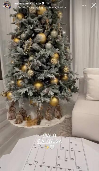 Antonela mostró cómo es el arbolito de Navidad de los Messi: decoración en dorado y las iniciales de los integrantes de la familia (Foto: Captura de video / Instagram @antonelaroccuzzo)