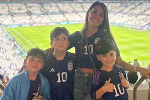Sin Messi, Anto Roccuzzo paseó junto a sus hijos por el desierto de Qatar