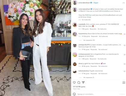 Antonela Roccuzzo asistió a un evento organizado por Victoria Beckham y vistió ropa de la diseñadora