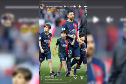 Antonela Roccuzzo compartió la foto de su esposo y sus tres hijos (Foto Instagram @antonelaroccuzzo)