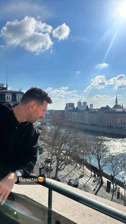 Antonela Roccuzzo compartió una postal de Lionel Messi en el balcón de su habitación en París