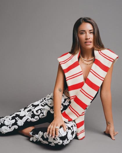 Antonela Roccuzzo con el diseño de Carolina Herrera