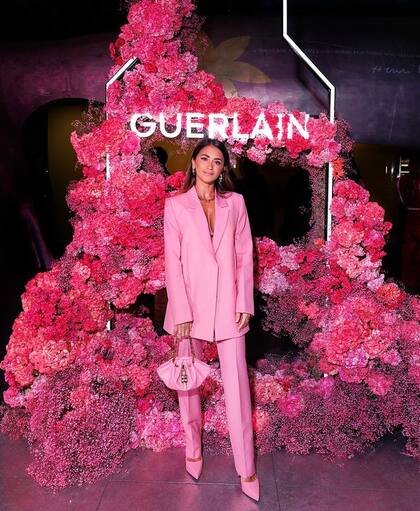 Antonela Roccuzzo, con su look total pink para un evento de la firma francesa