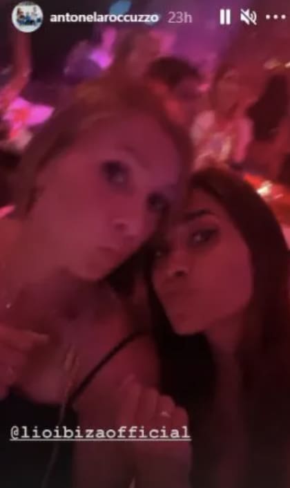 Antonela Roccuzzo en un boliche junto a sus amigas