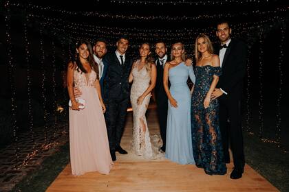 Antonela Roccuzzo, Lionel Messi, Luis Suárez, Sofía Balbi, Jordi Alba, Romarey Ventura, Elena Galera y Sergio Busquets