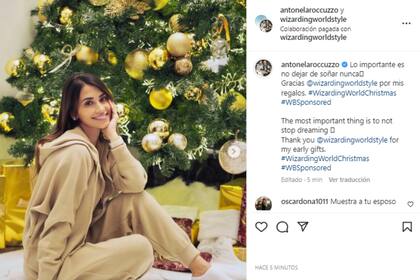 Antonela Roccuzzo mostró cómo es el árbol de Navidad de la familia Messi (Foto: Instagram @antonelaroccuzzo)