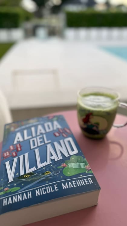 Antonela Roccuzzo mostró el libro que lee por las tardes en Estados Unidos