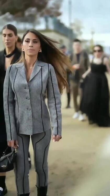 Antonela Roccuzzo también fue a la presentación de Dior.