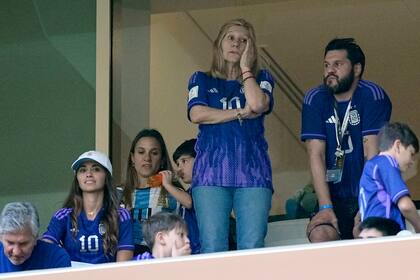Antonela Roccuzzo y la familia de Messi ya presentes en el estadio