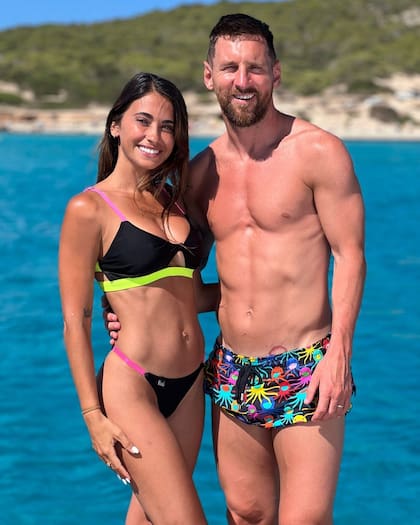 Antonela Roccuzzo y Lionel Messi disfrutando de sus vacaciones en Formentera, España. Foto/Instagram @antonelaroccuzzo