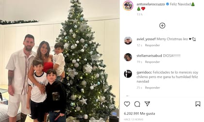 Antonela Roccuzzo y Lionel Messi felicitaron la Navidad junto a sus hijos.