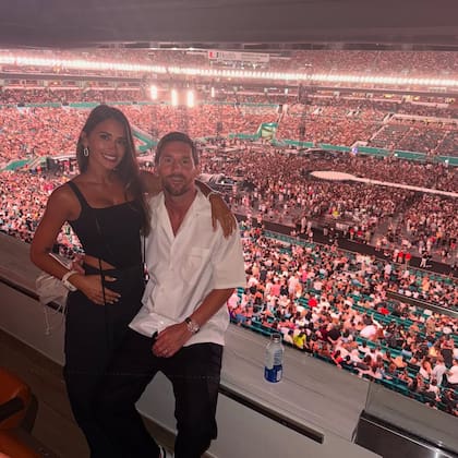 Antonela Roccuzzo y Lionel Messi fueron a ver el show de Coldplay en Miami (Foto: Instagram @antonelaroccuzzo)