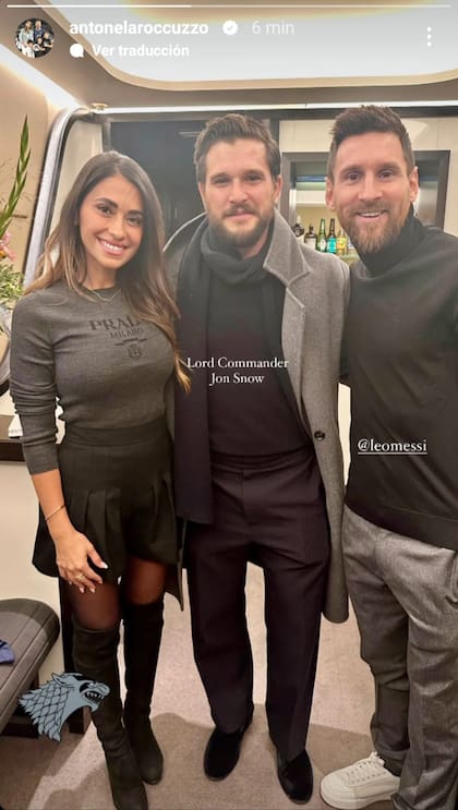 Antonela Roccuzzo y Lionel Messi posaron junto a Kit Harington