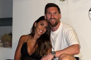 Antonela Roccuzzo y Lionel Messi recibieron el 2025 en Rosario