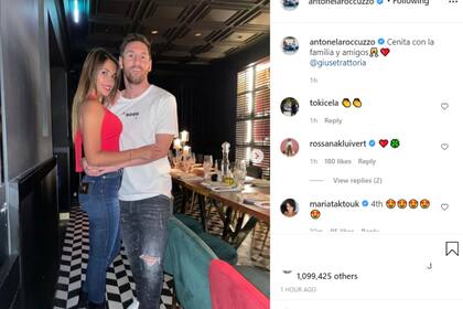 Antonela y Messi posando felices para la cámara durante su estadía en el restaurante