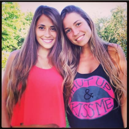 Antonela y su hermana Carla