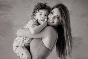 Antonella Roccuzzo se mostró paseando en el auto con Ciro Messi