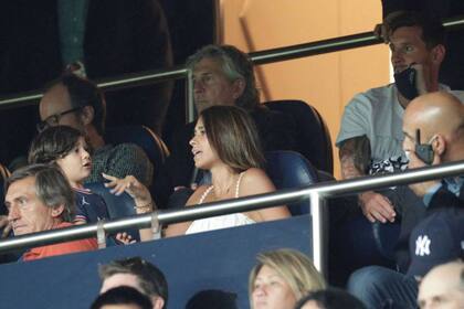 Antonella Rocuzzo vio el partido entre el PSG y Racing de Estrasburgo junto a su marido, Lionel Messi, sus suegro y sus tres hijos