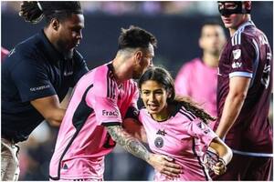 La niña que saltó a la cancha para sacarse una selfie con Messi contó el consejo que le dio Lionel