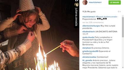 Antonia Macri preparada para soplar las velitas de su padre