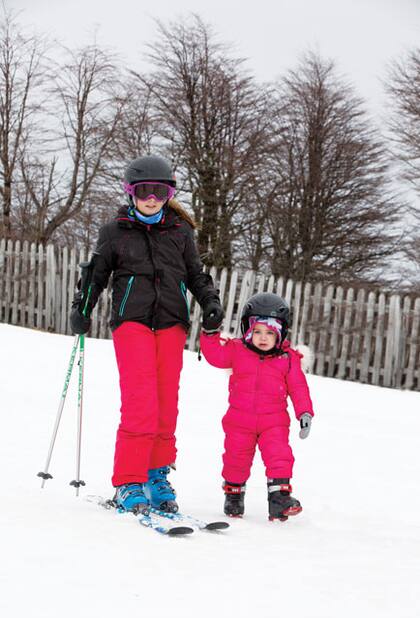 Antonia y su hermana, Valentina, pasearon de la mano