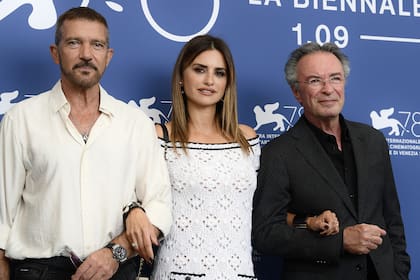 Antonio Banderas, Penélope Cruz y Oscar Martínez se ríen de los egocentrismos en Competencia oficial