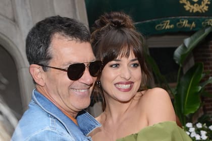 Dakota Johnson debutó en la actuación a los 10 años junto a su madre y dirigida por el exmarido de ella, Antonio Banderas