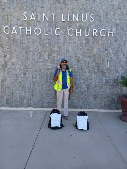 Antonio Méndez, de 64 años, es padre de cuatro hijos, y se gana la vida en la construcción