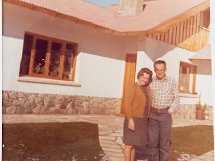 Antonio y Katy en los inicios de la hostería en Bariloche