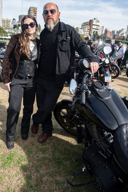Antonio y y Julia Defina, padre e hija, en una Harley Davidson 1200 sporter
