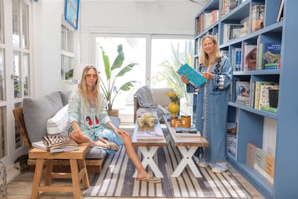 Anushka junto a su madre, creadora del famoso local de decoración Sentido