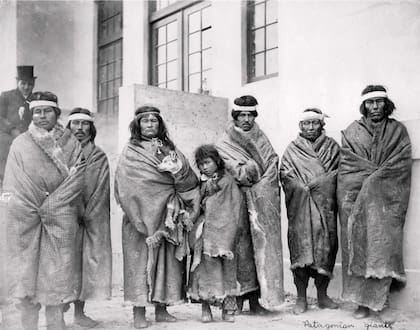 Aonikenk presentados en la Exposición Universal realizada en el año 1904 en St. Louis, Missouri en los Estados Unidos.