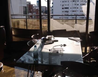 Apagaron el incendio de un departamento y hallaron un arsenal de guerra