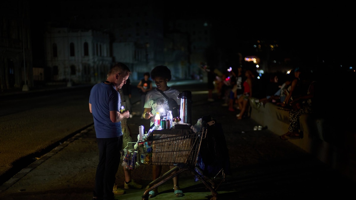 Cuba está a viver o seu terceiro apagão nacional desde que Trump reforçou o bloqueio e desviou um petroleiro russo a caminho do resgate.