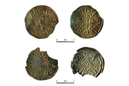 Aparecieron 300 monedas de forma extraña y una gran cantidad de joyas de oro y plata