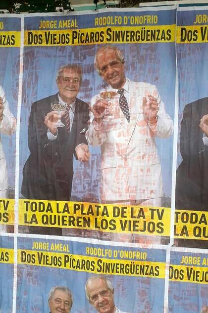 Los afiches contra Ameal, el presidente de Boca, y D´Onofrio, el de River, son anónimos.