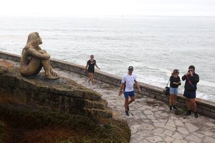 Aparecio una misteriosa estatua en el paseo costero de playa chica.
15 de Febrero 2021 Mar del Plata.
Foto: Mauro V. Rizzi