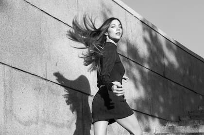 Aparte de actriz, Laura trabaja como modelo. En los próximos días viajará a Cannes, representando a la marca Campari.