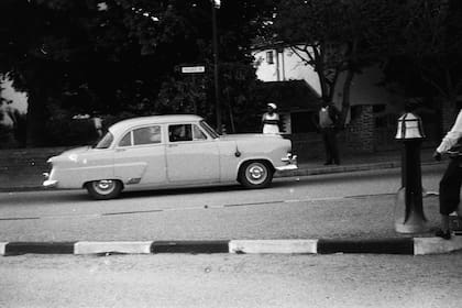 Apartheld: policías detienen a dos ciudadanos negros