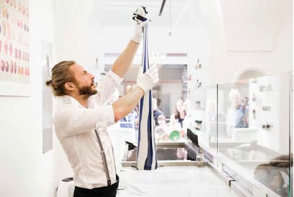 Apasionado del azúcar, Christian se formó con los últimos carameleros de Austria, con quienes hoy mantiene amistad.