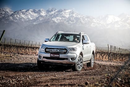 Apenas algunos retoques estéticos, pero muchas mejoras en las suspensiones y equipamiento de seguridad para la Ford Ranger 2020
