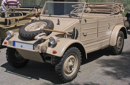 Apenas comenzó la Segunda Guerra Mundial, la planta del Volkswagen fue reconvertida para producir vehículos de guerra como el Kübelwagen