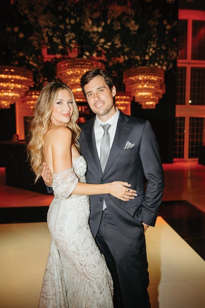 Apenas conocí a Stephie me di cuenta de que
era completamente diferente a lo que era yo
y que se podía vivir de una manera distinta
a la que tenía pensado y eso hizo que me
gustara más”, dijo Pella a ¡HOLA! Argentina.