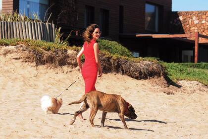 “Apenas lo vimos
conectamos con la mirada.
¡Fue algo increíble! Nos
conmovió su tristeza y lo
mal que estaba, por eso
no dudamos en ayudarlo” (Elina)