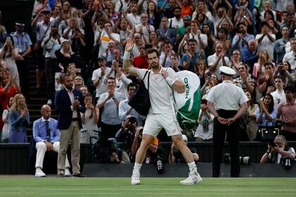 Apenas ocho games consiguió Murray frente a Shapovalov, pero la ovación fue intensa cuando dejó la cancha.