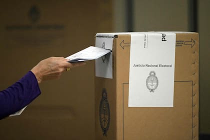 Apenas pasadas las 21 horas, se conocieron los primeros resultados oficiales