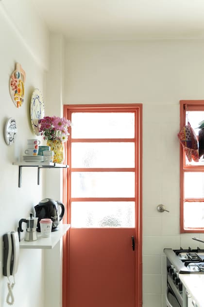 Apenas un to1que de color en las carpintenrías, cambia por completo el espacio