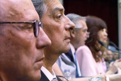 Los jueces de la Corte Carlos Rosenkrantz y Horacio Rosatti durante la Asamblea Legislativa; detrás, Alberto Fernández y Cristina Kirchner