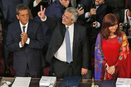 Sergio Massa, Alberto Fernández y Cristina Kirchner, en la apertura de sesiones ordinarias del 2020